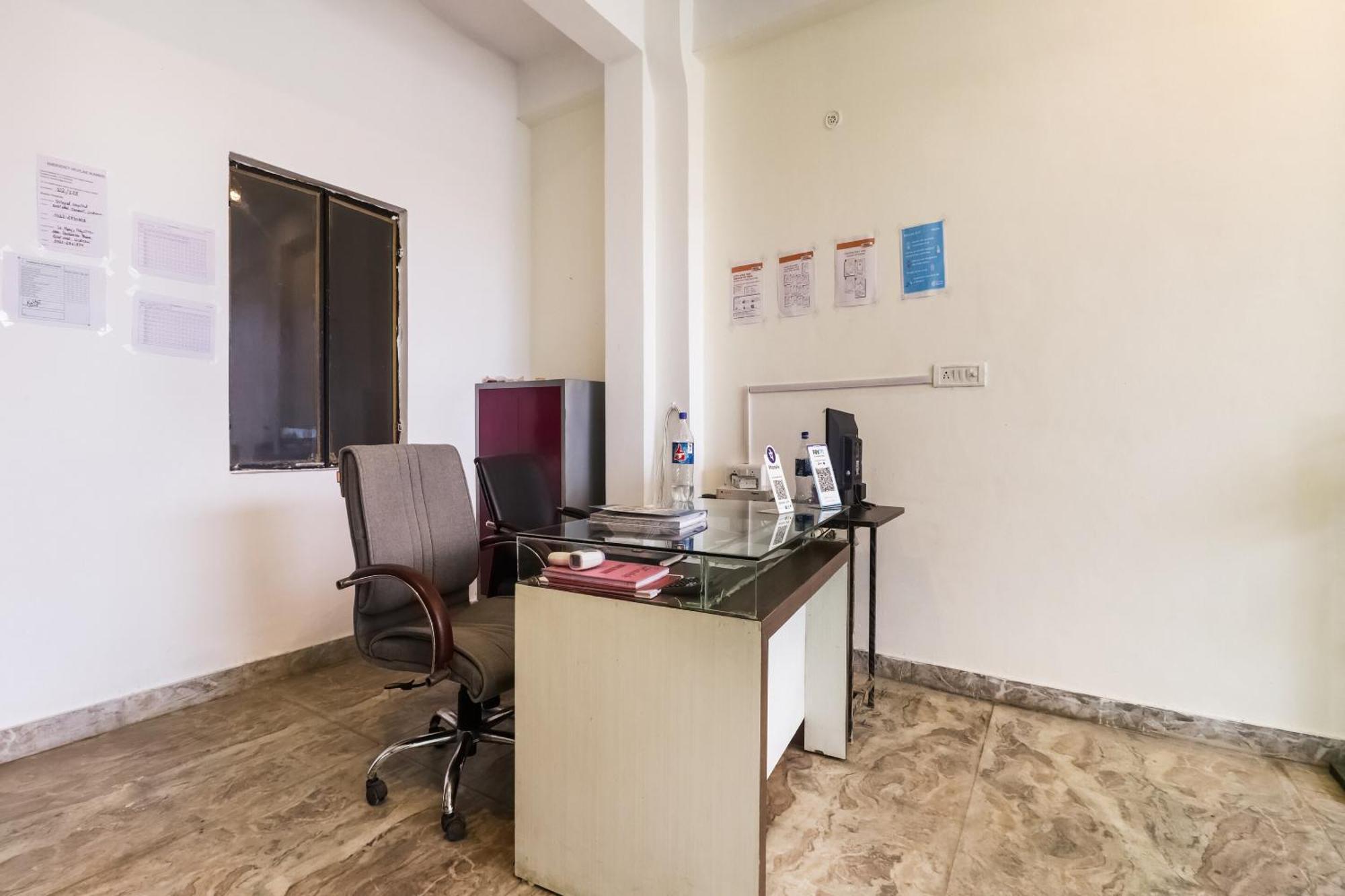 Oyo Hotel Kk Palace Bheta Exterior photo